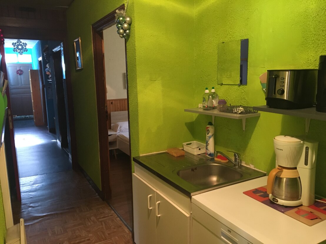 Cuisine équipée dans un gîte de montagne